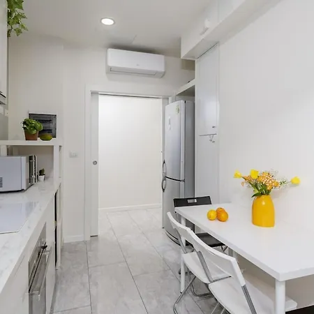 Domus Aurea3 Flat A Stone's Throw From Colosseum * روما