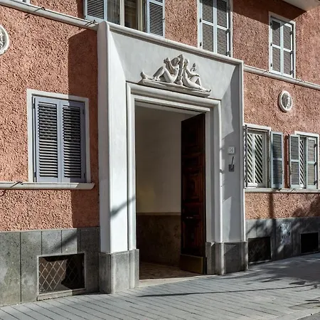 Domus Aurea3 Flat A Stone's Throw From Colosseum شقة روما