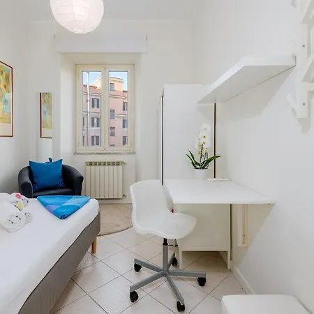 Domus Aurea3 Flat A Stone's Throw From Colosseum روما