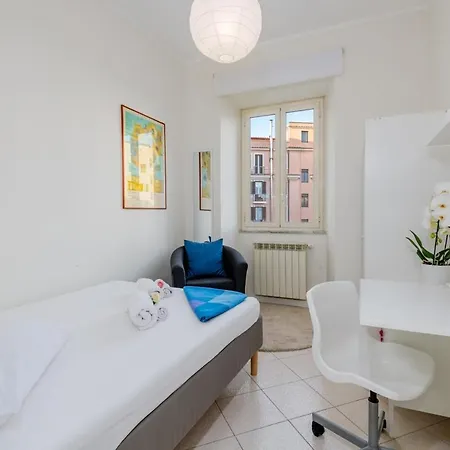 Domus Aurea3 Flat A Stone's Throw From Colosseum روما