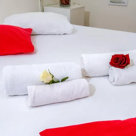 Domus Aurea3 Flat A Stone's Throw From Colosseum * روما