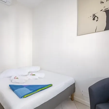 Domus Aurea3 Flat A Stone's Throw From Colosseum شقة