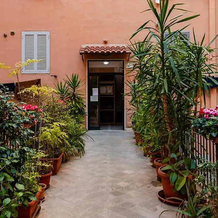 Domus Aurea3 Flat A Stone's Throw From Colosseum * روما